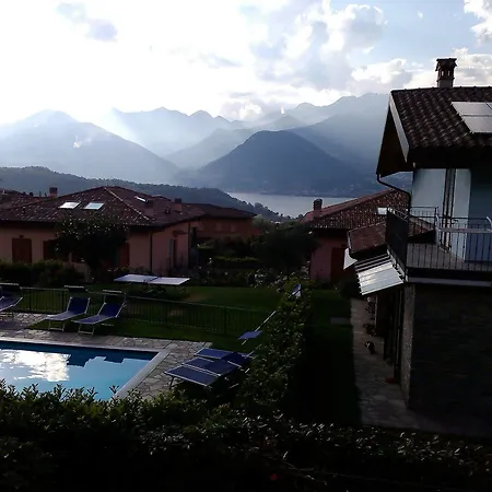 Aurora With Pool Colico