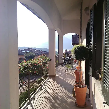 Vila Aurora With Pool Colico